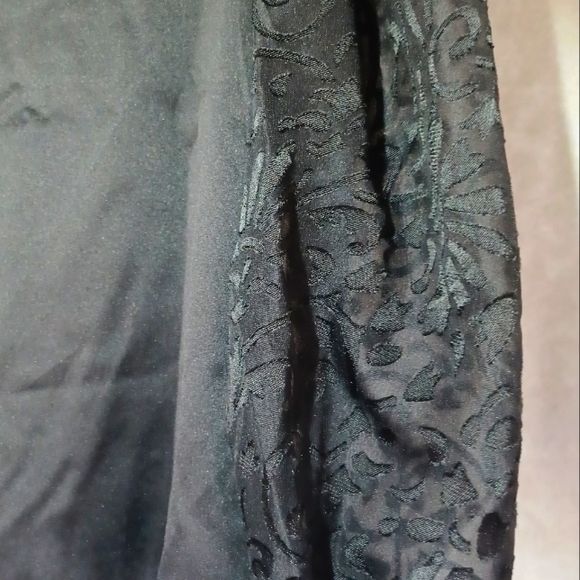 CALLIGRAPHIE Top Size M Black Body Balloon Sleeve With Flowers NEW - Picture 6 of 9